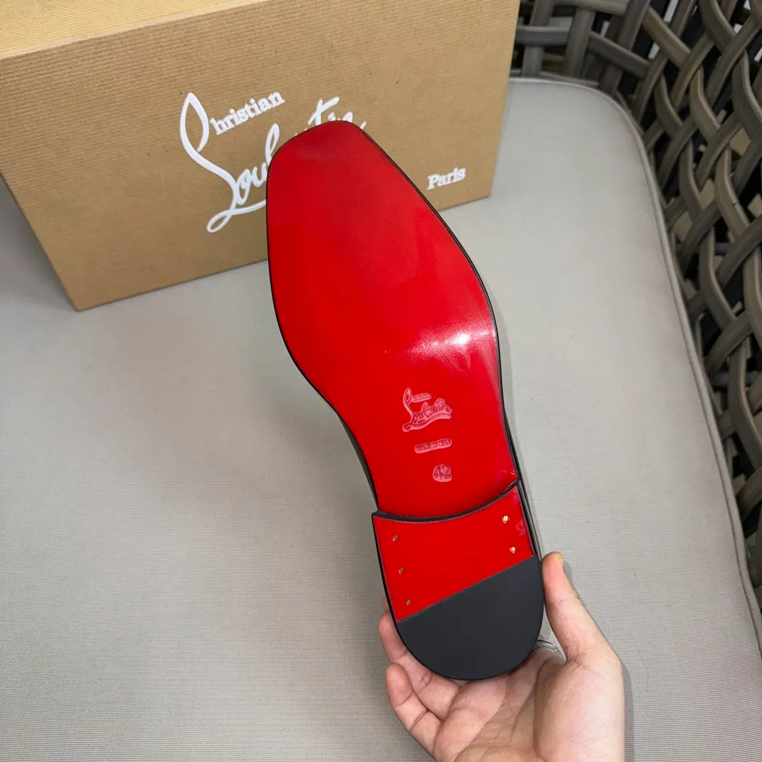 [CL red-soled shoes] Top P: 1020💰 Size 39-44 (⚠️38.45.46 custom-made, non-refundable and non-exchangeable) 🆑High-end men's business formal leather shoes, classic red-soled shoes | Fabric: Original imported first-layer cowhide, iconic rivet decoration | Lining: water-dyed cowhide lining Outsole: red cowhide outsole imported from Italy Brand: Christia*.Loubouti* 🆑 High-end men's business dress shoes | classic red soled shoes | Upper: original imported first layer cowhide iconic rivet decoration | Linning: Water dyed cow skin inner Outsole: red cowhide outsole imported from Italy Size: 39-44 (38.45.46 customized) Brand: Christia*.Loubouti*